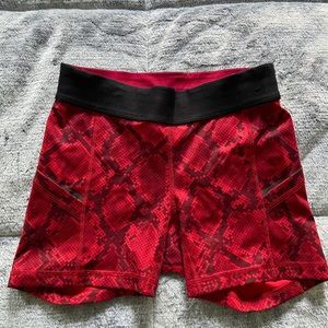 Lululemon spandex shorts sz 6
